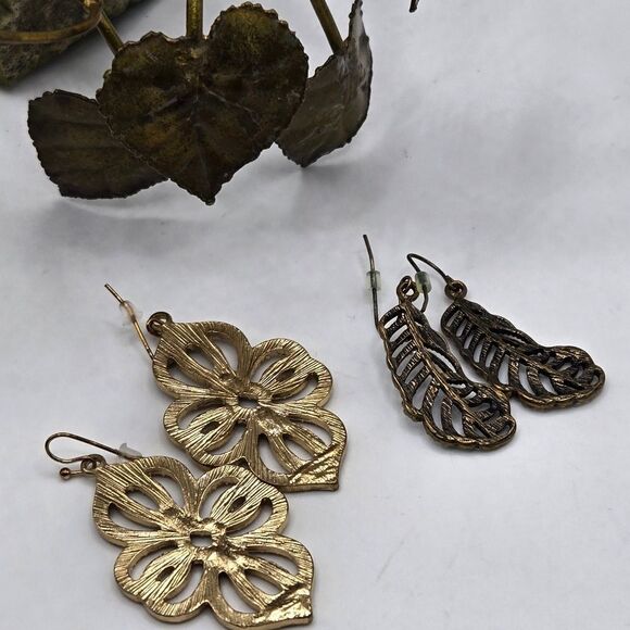 "5/$25" 2 Pairs Goldtone Gunmetal Rhinestone Dangle Earrings - Picture 4 of 6